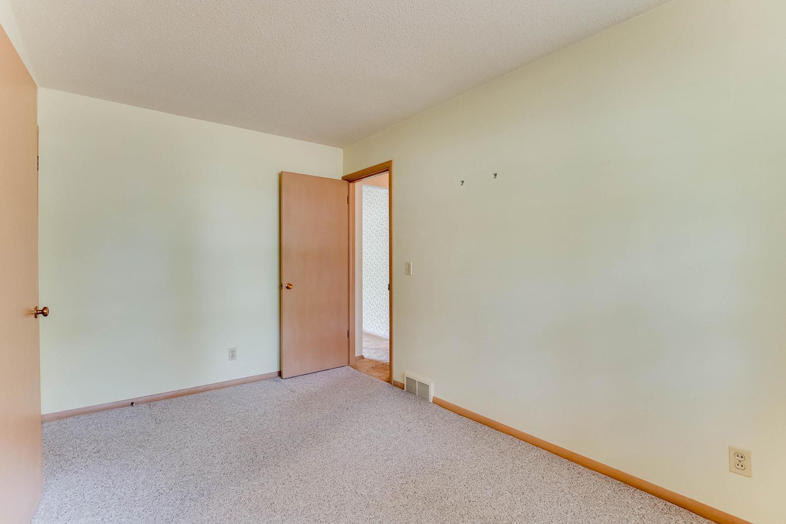 5324 Altura Road Northeast Fridley, MN 55421 - Photo 9 of 28 Gallery Image 9