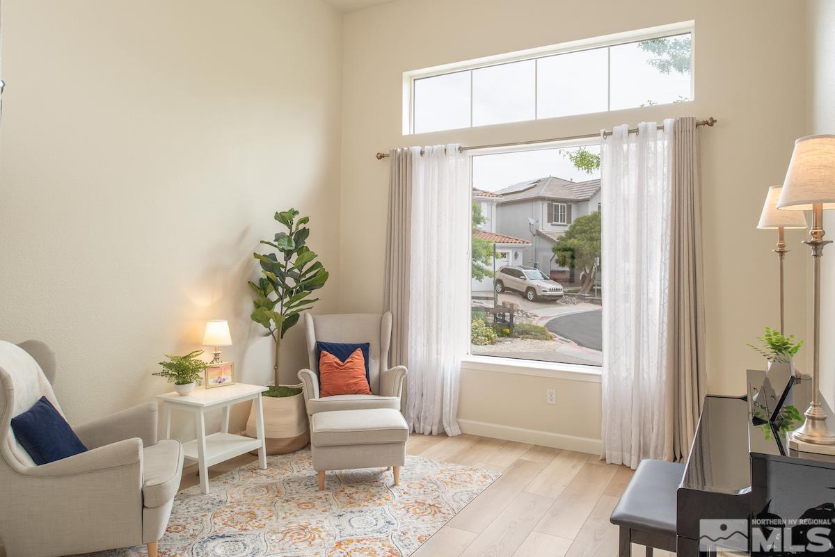 410 Shire Court Reno, NV 89521 - Photo 5 of 40 a living room with furniture and a potted plant