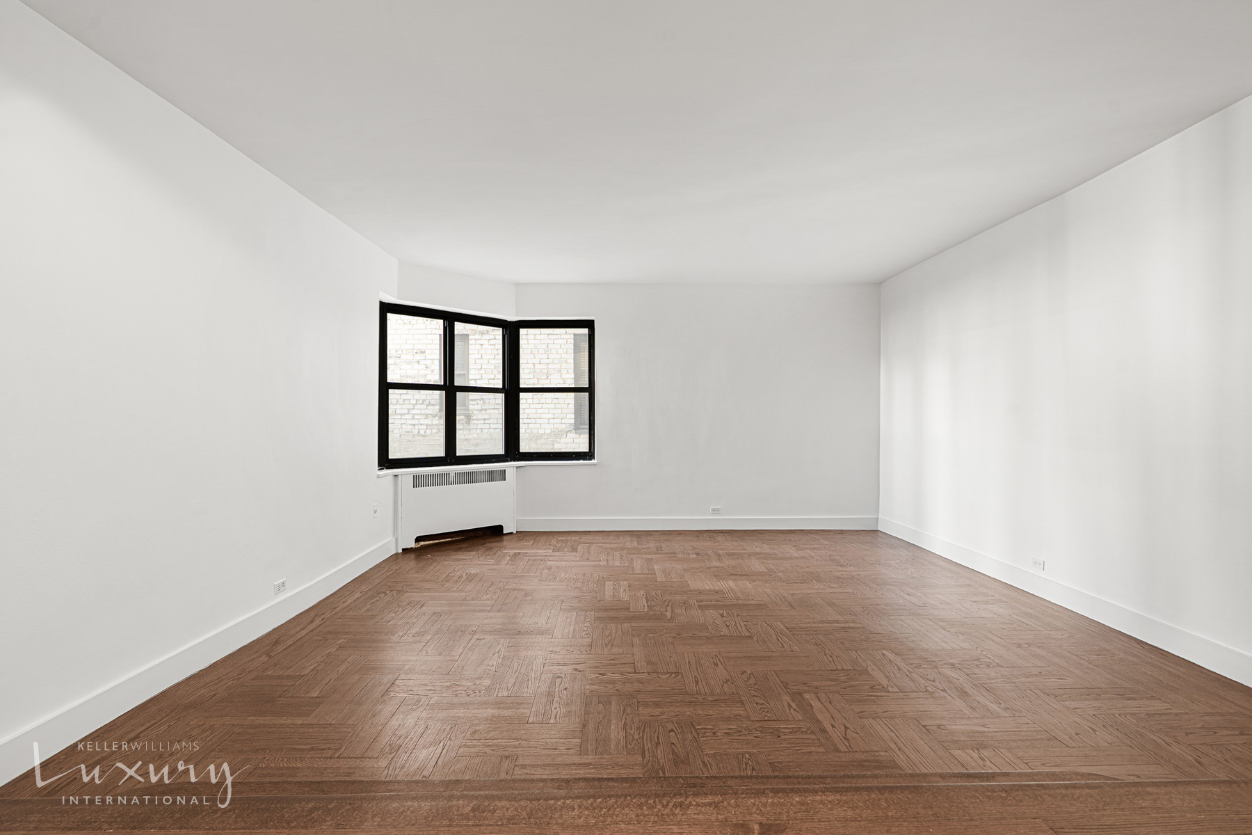 Undisclosed Address Manhattan, NY 10021 - Photo 4 of 15 an empty room with windows