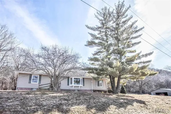 $340,000 | 14912 Highway 96, Nebo, IL 62355