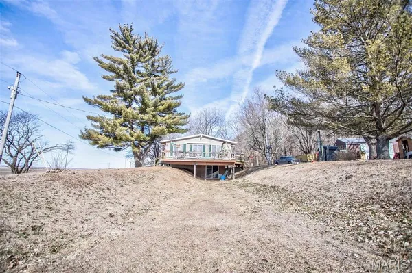 $340,000 | 14912 Highway 96, Nebo, IL 62355