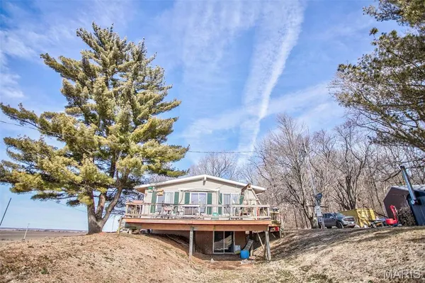 $340,000 | 14912 Highway 96, Nebo, IL 62355