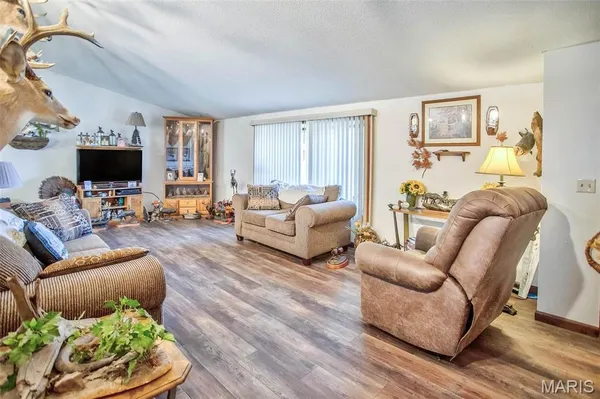 $340,000 | 14912 Highway 96, Nebo, IL 62355