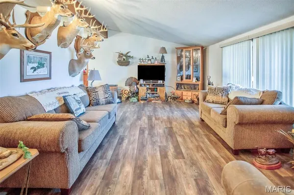 $340,000 | 14912 Highway 96, Nebo, IL 62355