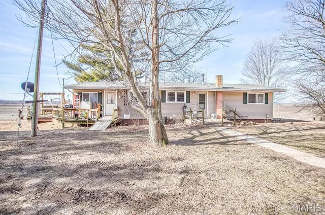 $349,000 | 14912 Highway 96, Nebo, IL 62355