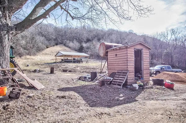 $340,000 | 14912 Highway 96, Nebo, IL 62355