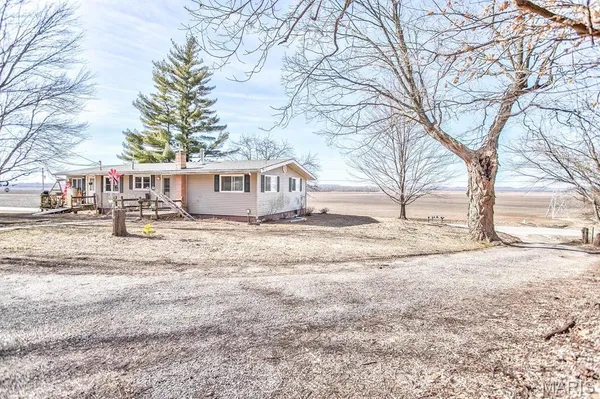 $340,000 | 14912 Highway 96, Nebo, IL 62355