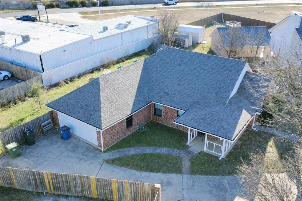 1008 Treys Court Sanger, TX 76266 - Photo 4 of 17 Driveway