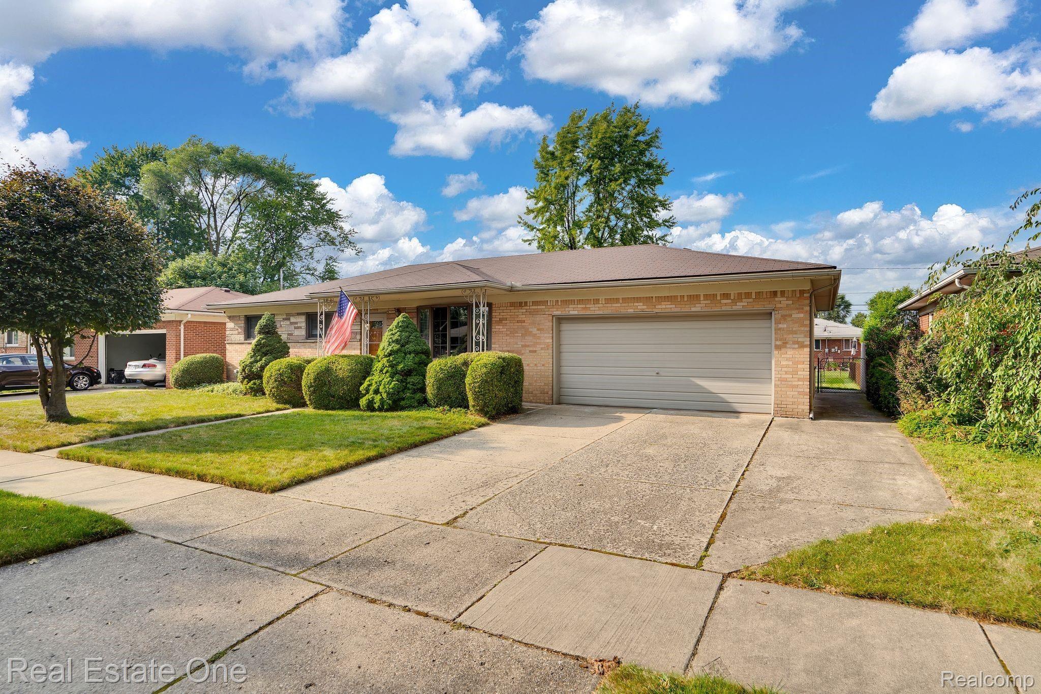 8575 Dale Center Line, MI 48015 - Photo 2 of 23 ADDITIONAL LANE OF PARKING FOR THOSE FAMILY GATHERINGS