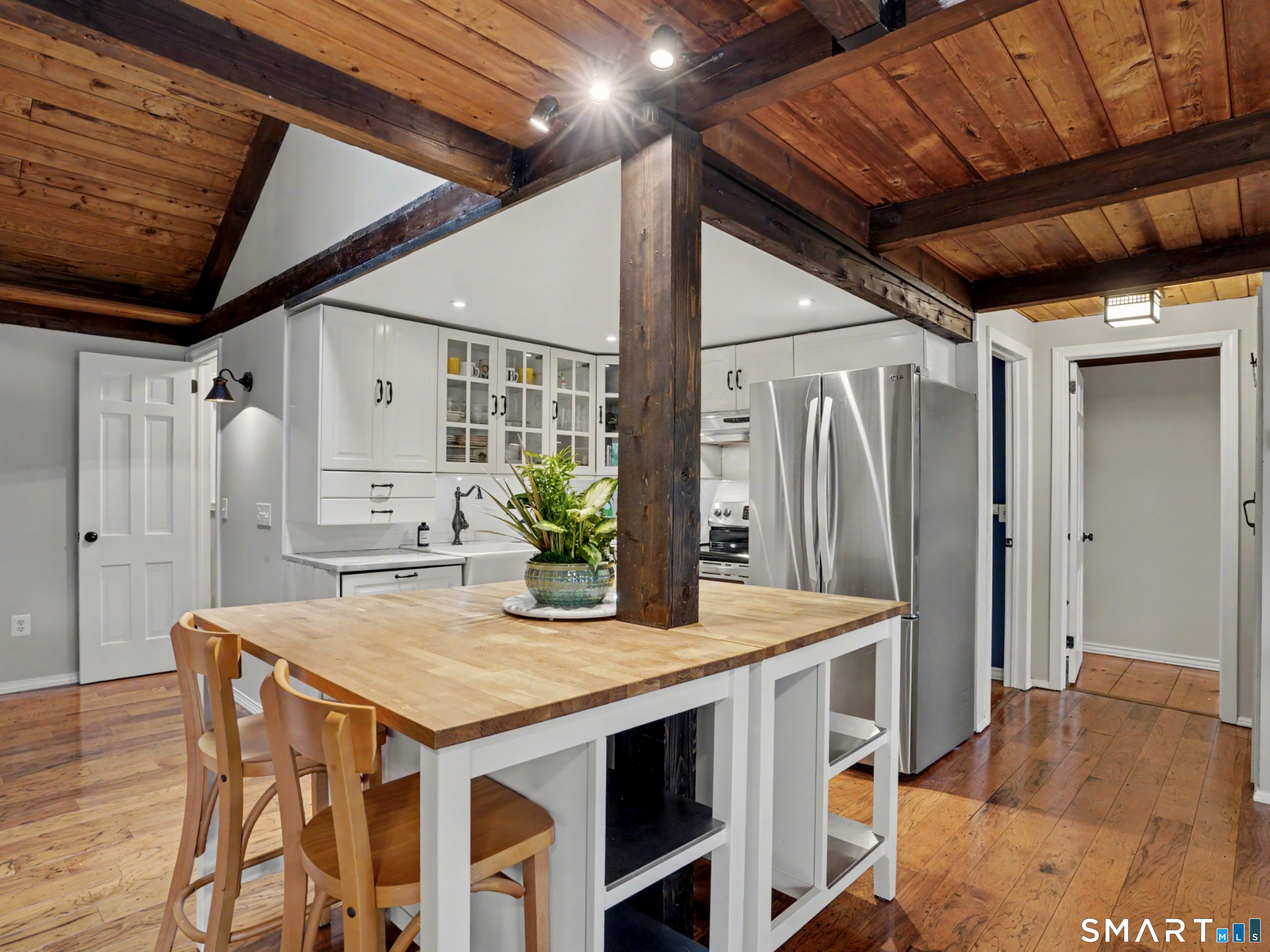 252 Bennetts Farm Road Ridgefield, CT 06877 - Photo 10 of 40 And, a counter with bar stools where you can grab a quick snack, or prep your meals.