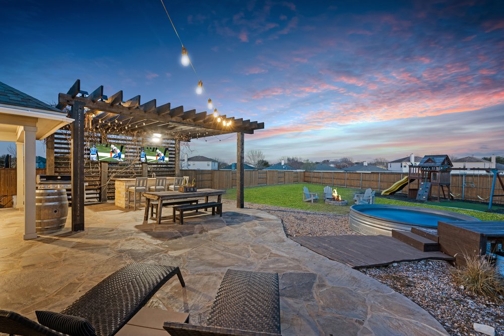 Welcome to 529 Cold River Run! (backyard)