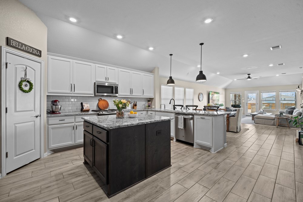 529 Cold Riv Run Kyle, TX 78640 - Photo 5 of 39 This kitchen is gorgeous and inviting! Perfect for those that like to entertain!