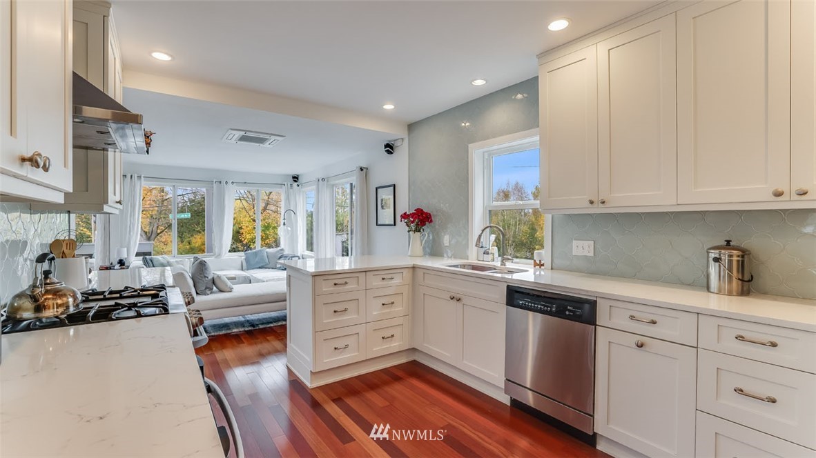 6400 East Green Lake Way North Seattle, WA 98103 - Photo 11 of 31 Gallery Image 11