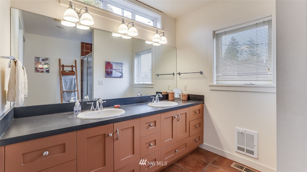 6400 East Green Lake Way North Seattle, WA 98103 - Photo 19 of 31 Gallery Image 19