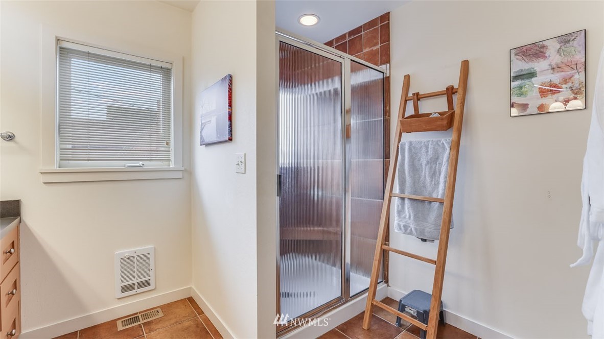 6400 East Green Lake Way North Seattle, WA 98103 - Photo 24 of 31 Gallery Image 24