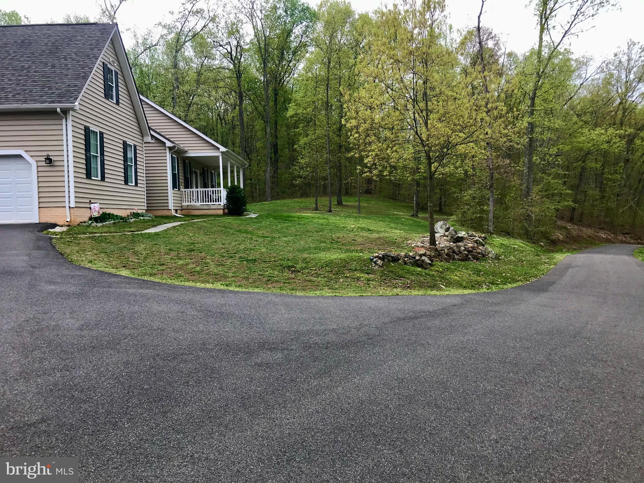 7167 Dudie Road Marshall, VA 20115 - Photo 9 of 93 Paved Driveway.