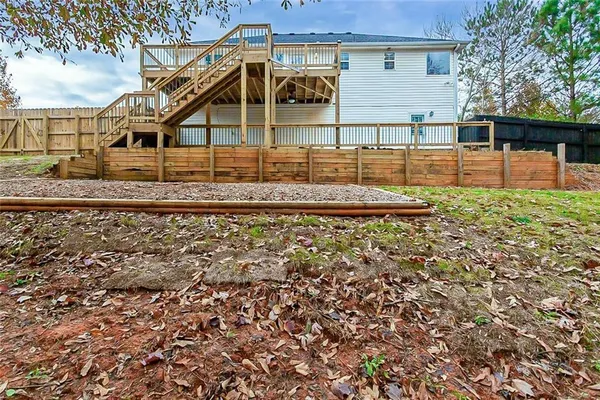 a view of a house with a backyard