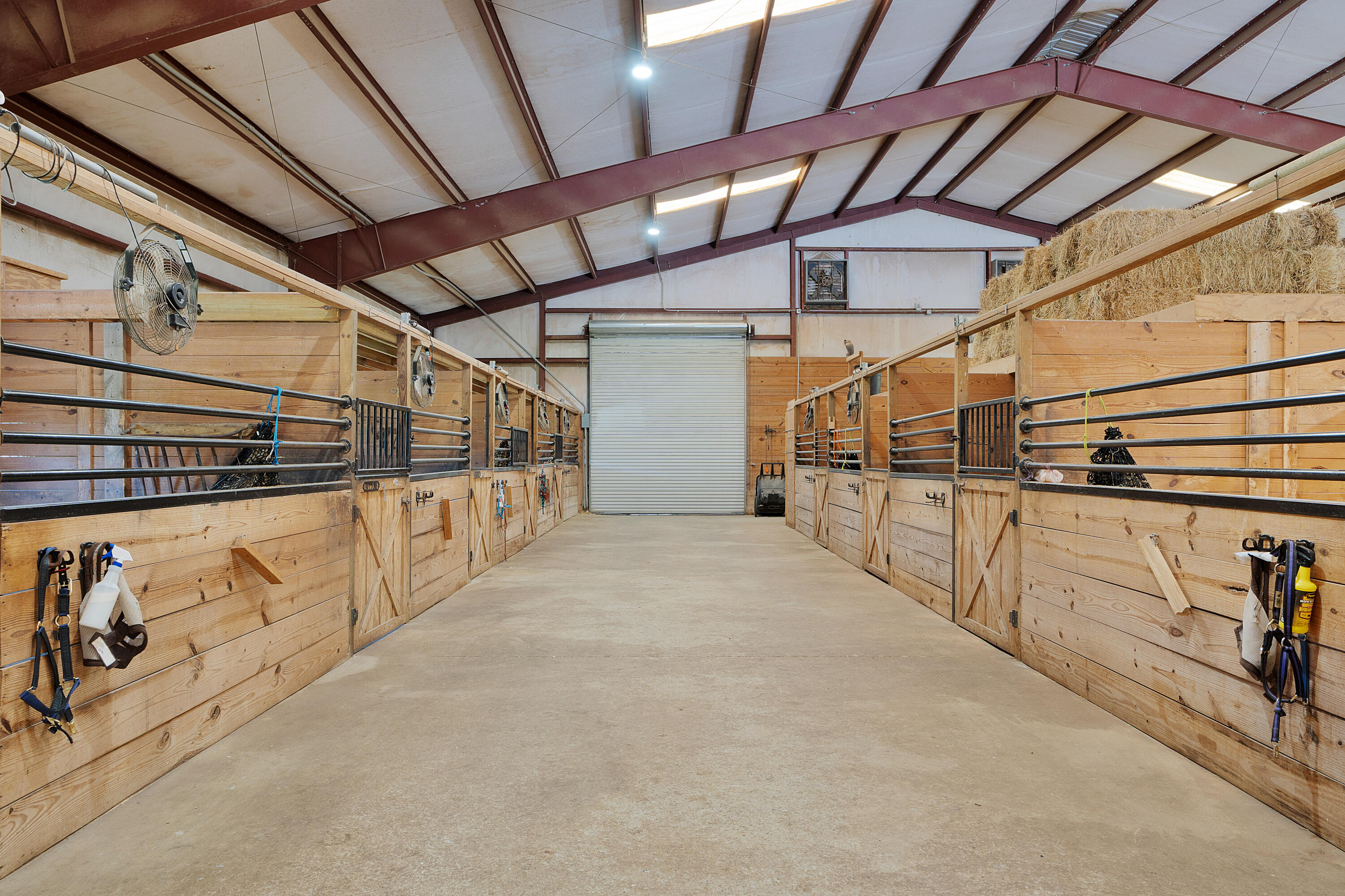 527 Reads Lake Road Chattanooga, TN 37415 - Photo 44 of 100 125 - 527 Reads Lake - Horse Barn