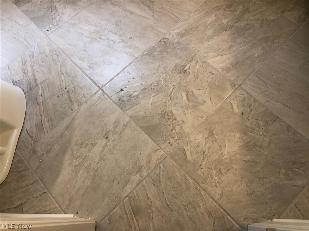 5447 Summit Road Cleveland, OH 44124 - Photo 13 of 25