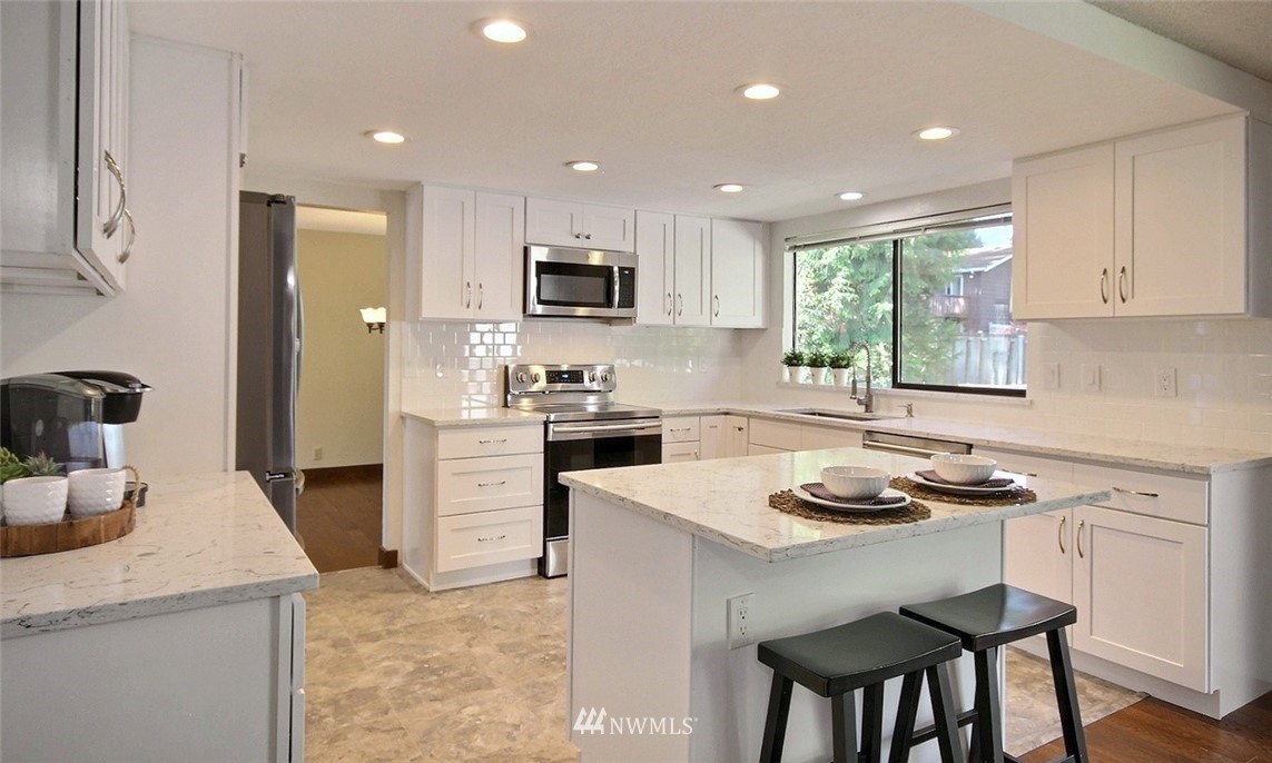 20121 107th Avenue Northeast Bothell, WA 98011 - Photo 3 of 20 Gallery Image 3