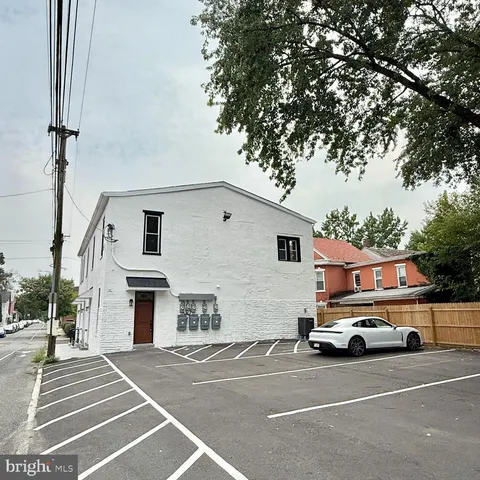 $2,015 | 151 North York Street, Unit A, Pottstown, PA 19464