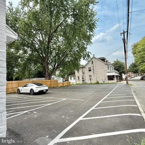 $2,015 | 151 North York Street, Unit D, Pottstown, PA 19464