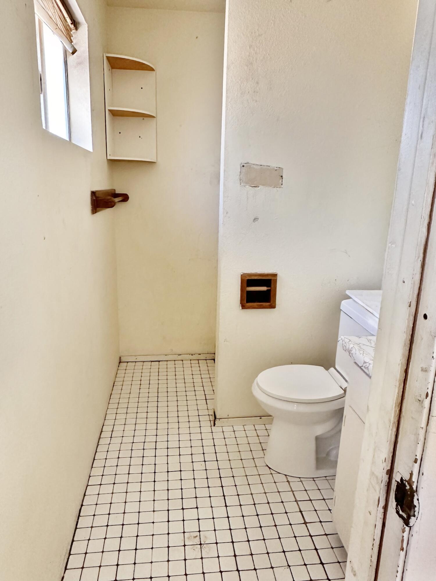 14843 Ravine Road Redding, CA 96003 - Photo 8 of 11 Main Bath