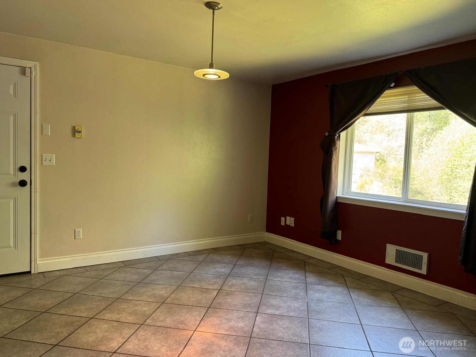 151 West Clark Road Shelton, WA 98584 - Photo 7 of 34 a view of room with window