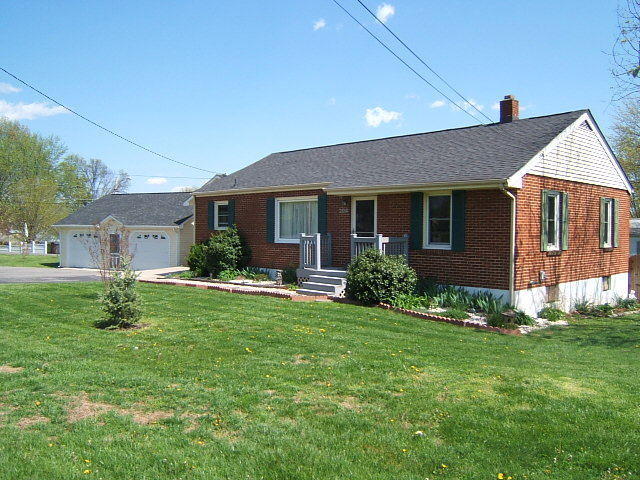 204 Knoll Road Roanoke, VA 24019 - Photo 1 of 25 Front