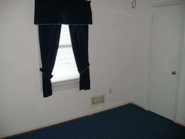 204 Knoll Road Roanoke, VA 24019 - Photo 14 of 25 DSCF1431