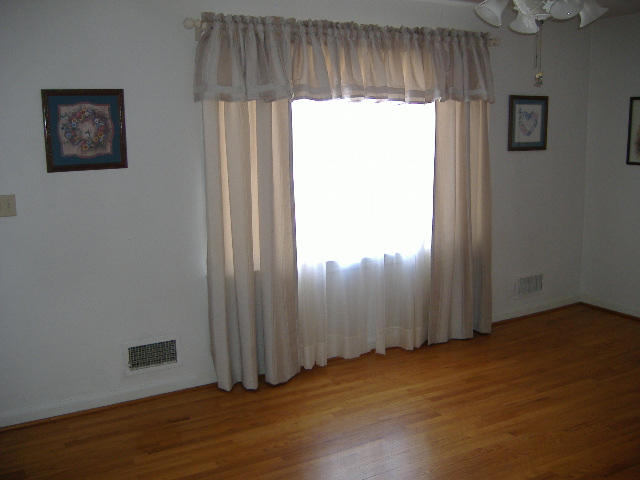 204 Knoll Road Roanoke, VA 24019 - Photo 6 of 25 DSCF1423