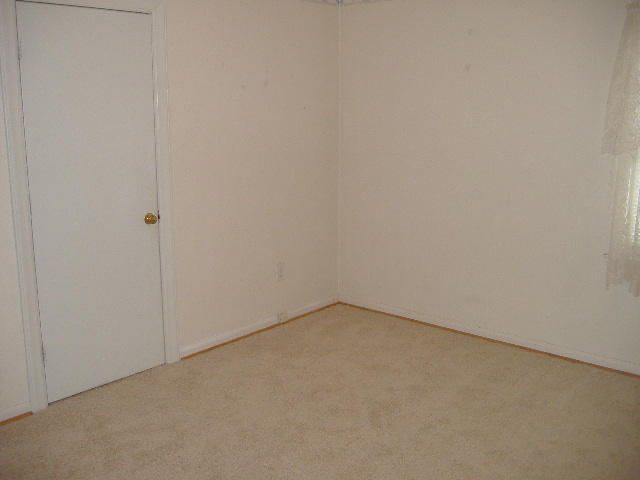 204 Knoll Road Roanoke, VA 24019 - Photo 7 of 25 DSCF1424