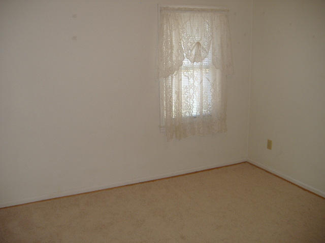 204 Knoll Road Roanoke, VA 24019 - Photo 10 of 25 DSCF1427