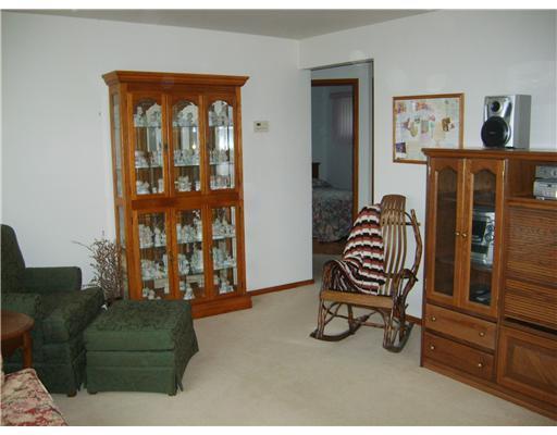 878 Glass Run Road Baldwin, PA 15236 - Photo 4 of 18 Living Room.