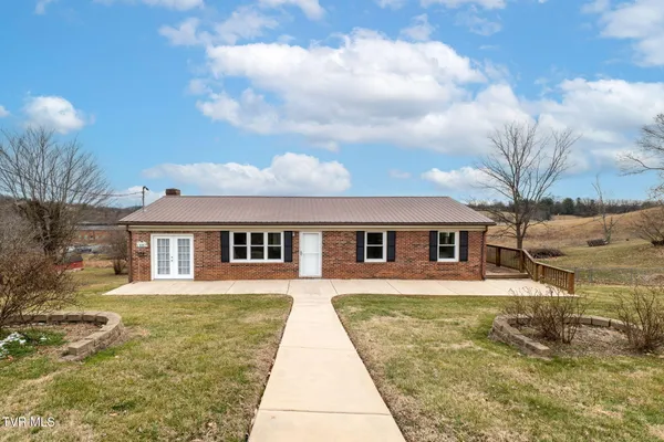 $379,000 | 826 Mosby Street Southwest, Abingdon, VA 24210