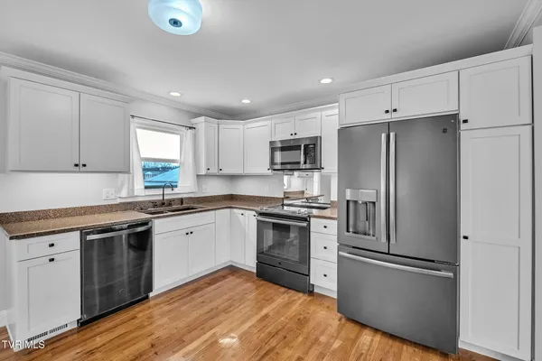 $379,000 | 826 Mosby Street Southwest, Abingdon, VA 24210