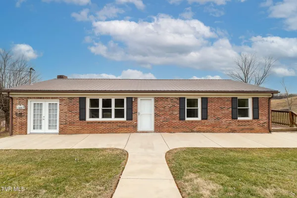 $379,000 | 826 Mosby Street Southwest, Abingdon, VA 24210