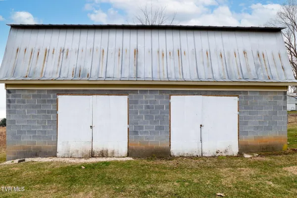 $379,000 | 826 Mosby Street Southwest, Abingdon, VA 24210