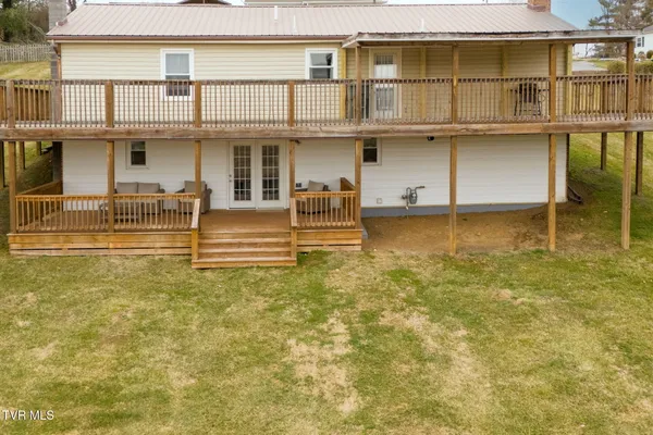 $379,000 | 826 Mosby Street Southwest, Abingdon, VA 24210