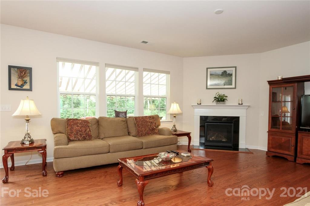 10329 Ebbets Road Charlotte, NC 28273 - Photo 8 of 36 Gallery Image 8