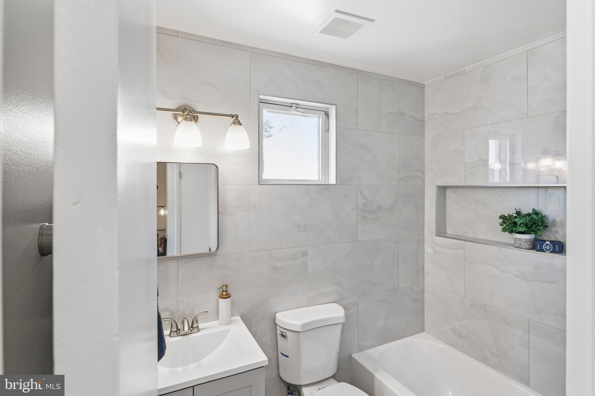 1019 First Street Alexandria, VA 22314 - Photo 18 of 37 Main Hall Bathroom