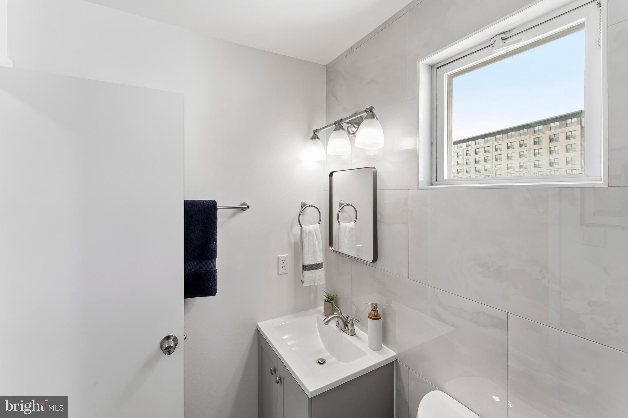 1019 First Street Alexandria, VA 22314 - Photo 19 of 37 Main Hall Bathroom