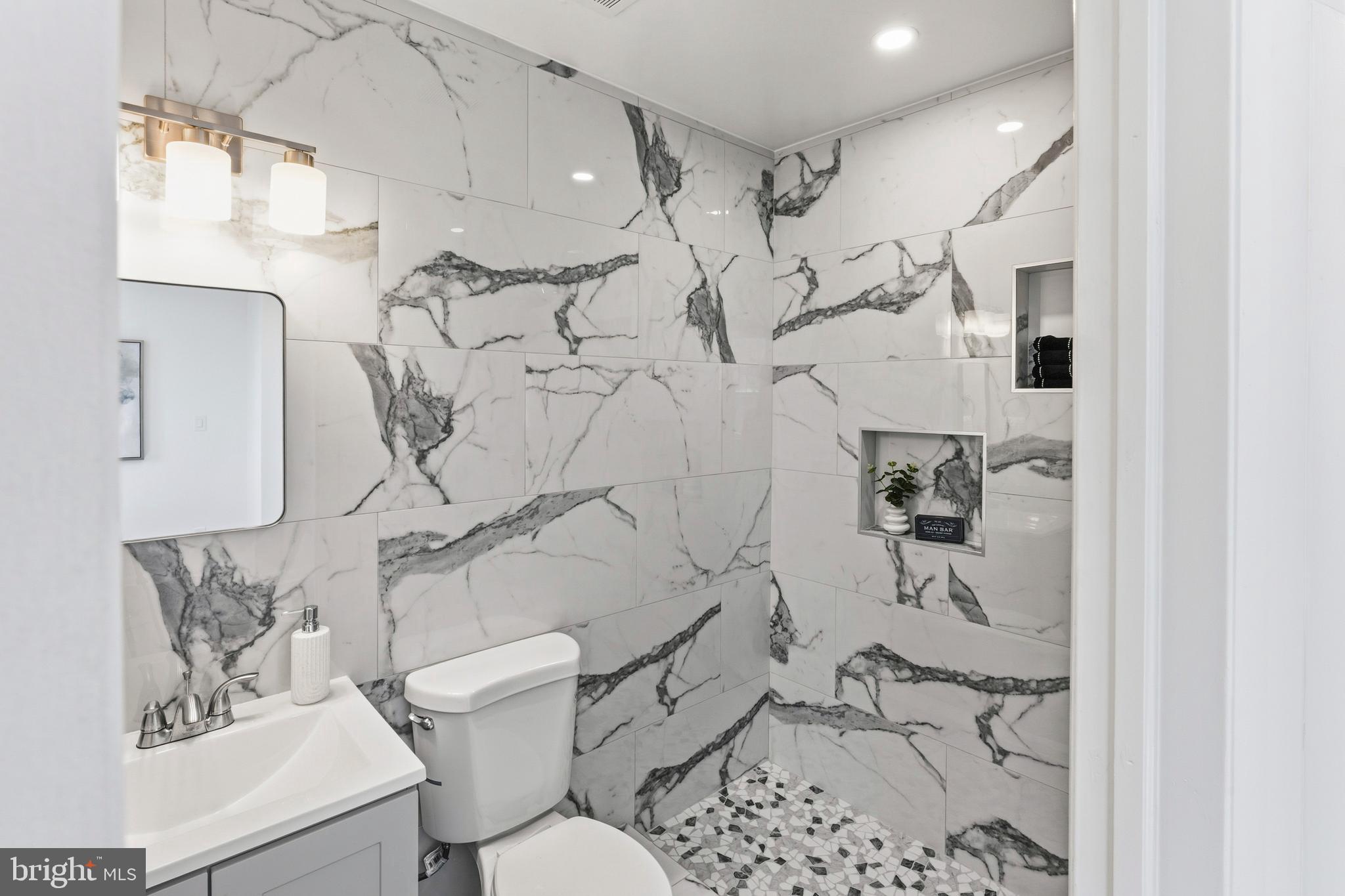 1019 First Street Alexandria, VA 22314 - Photo 23 of 37 Owner's Suite Bathroom