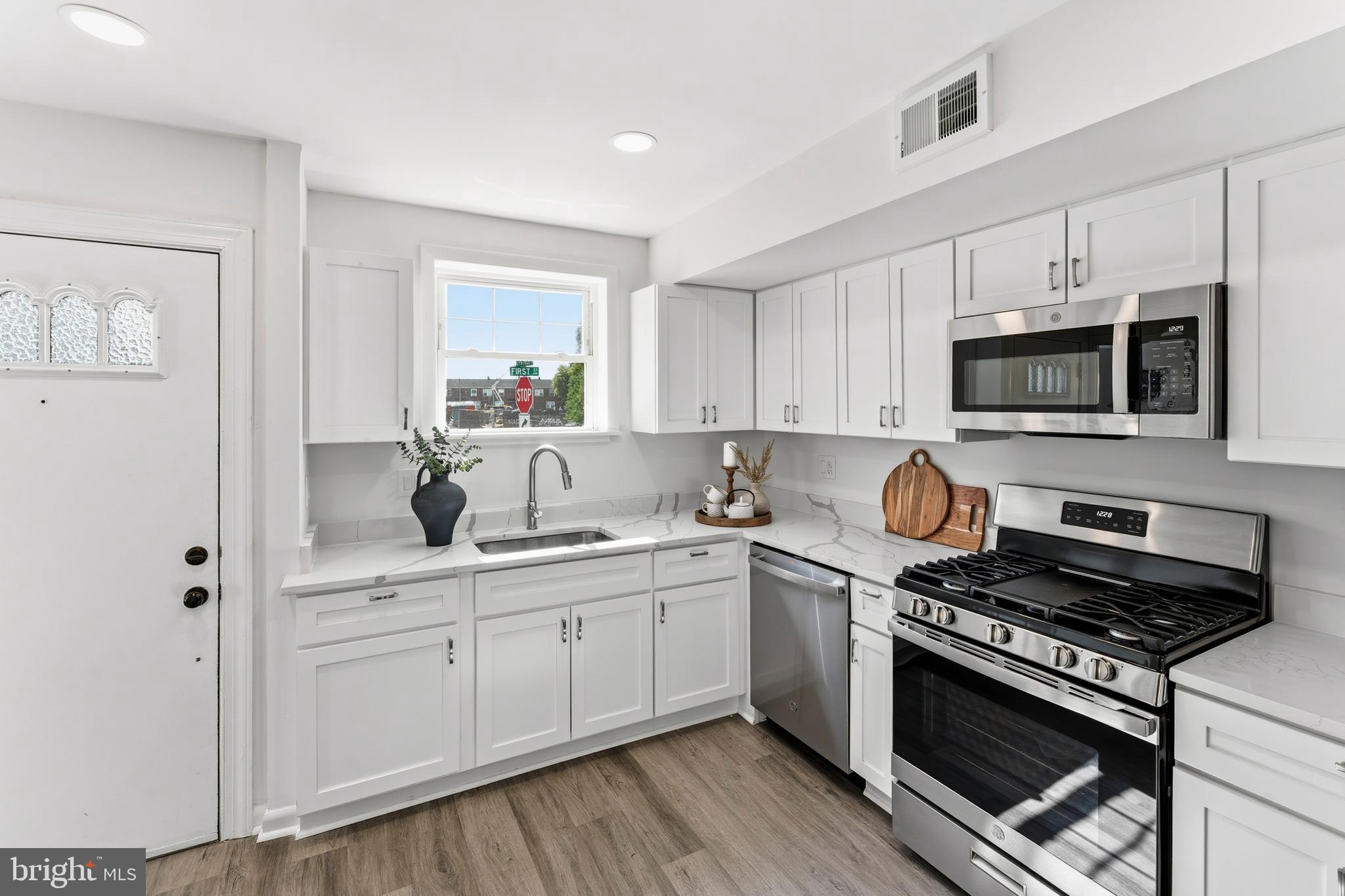 1019 First Street Alexandria, VA 22314 - Photo 9 of 37 Kitchen