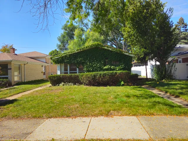$2,950 | 9924 Crawford Avenue, Skokie, IL 60076