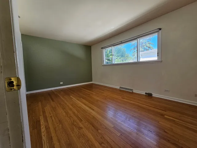 $2,950 | 9924 Crawford Avenue, Skokie, IL 60076