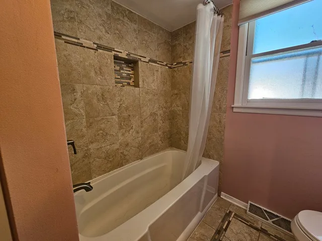 $2,950 | 9924 Crawford Avenue, Skokie, IL 60076