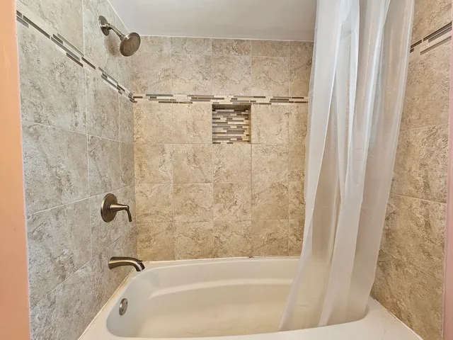 $2,950 | 9924 Crawford Avenue, Skokie, IL 60076