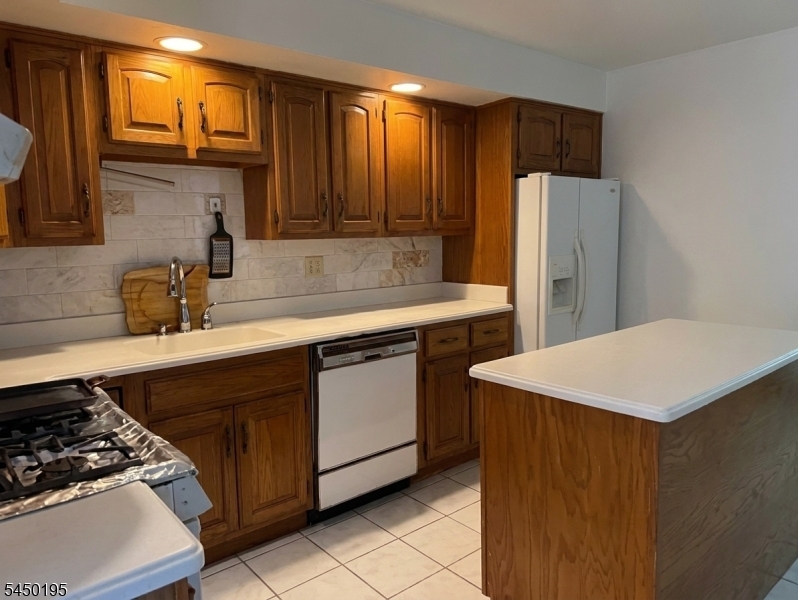 419 Ratzer Road Wayne, NJ 07470 - Photo 19 of 24 Gallery Image 19