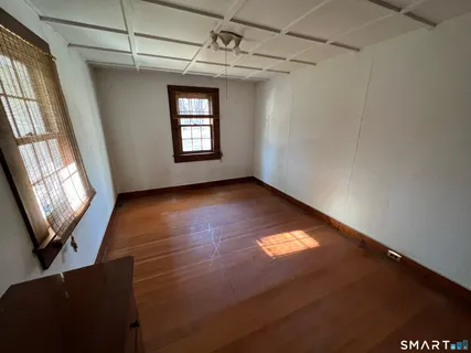 a view of empty room with window